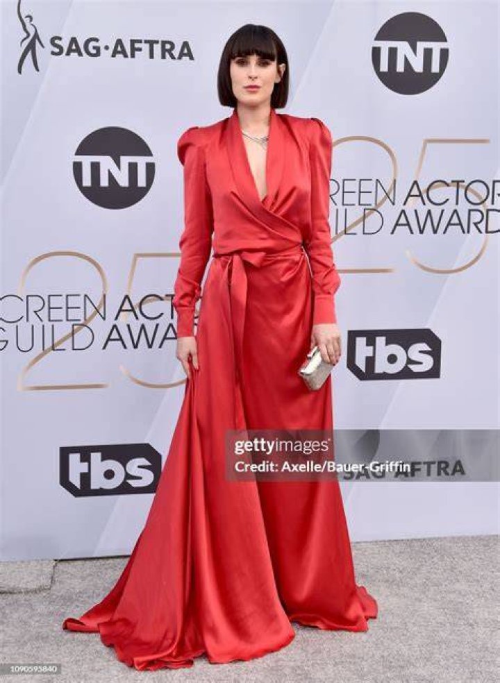 25th Annual Screen Actors Guild Awards Gemma Chan pink oscar de la renta dress