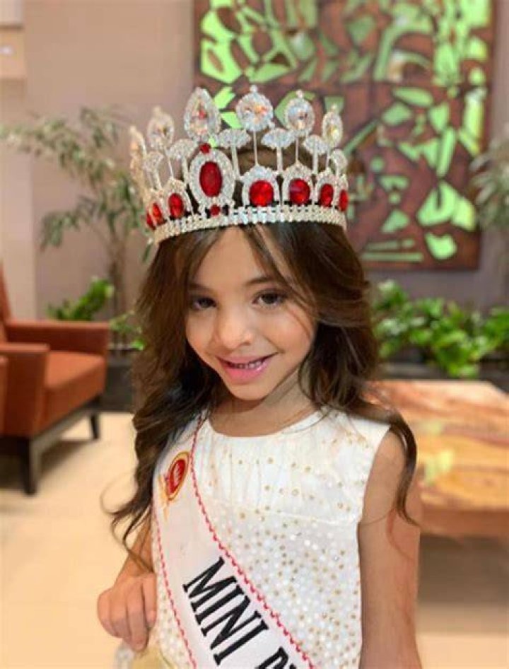Alisa is a beauty pageant holder