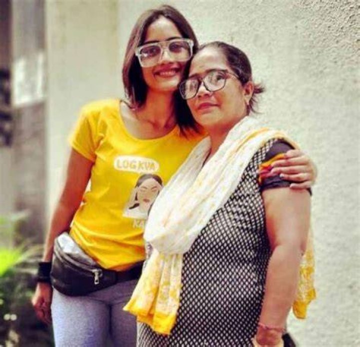 Amika Shail with her mother