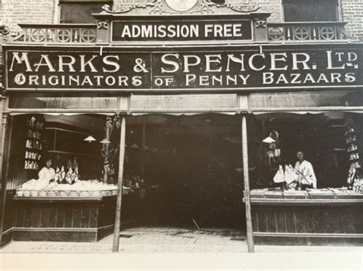 An old photo of Spencer Elden with his friend