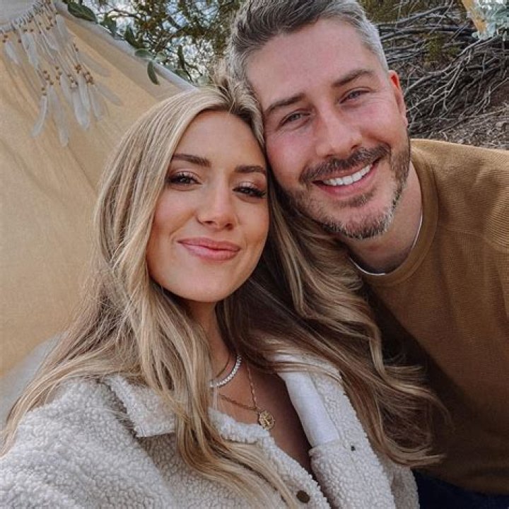 Arie Is Disappointed That His Family Likes Becca Better