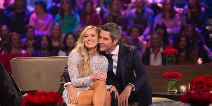 Arie Reassures Lauren During Fantasy Suite Dates