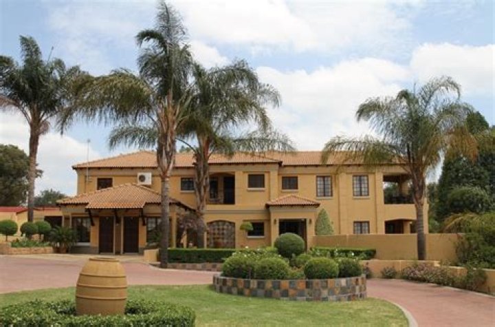 Arthur Mafokate house