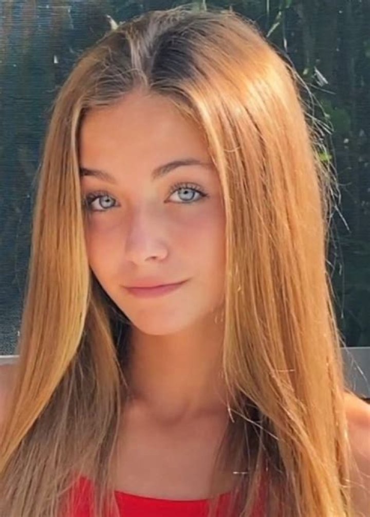 Ava Majury Height, Weight & Physical Appearance
