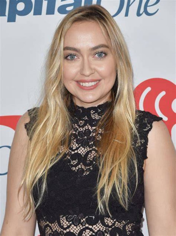 Brandi Cyrus Age, Birthday & Zodiac Sign