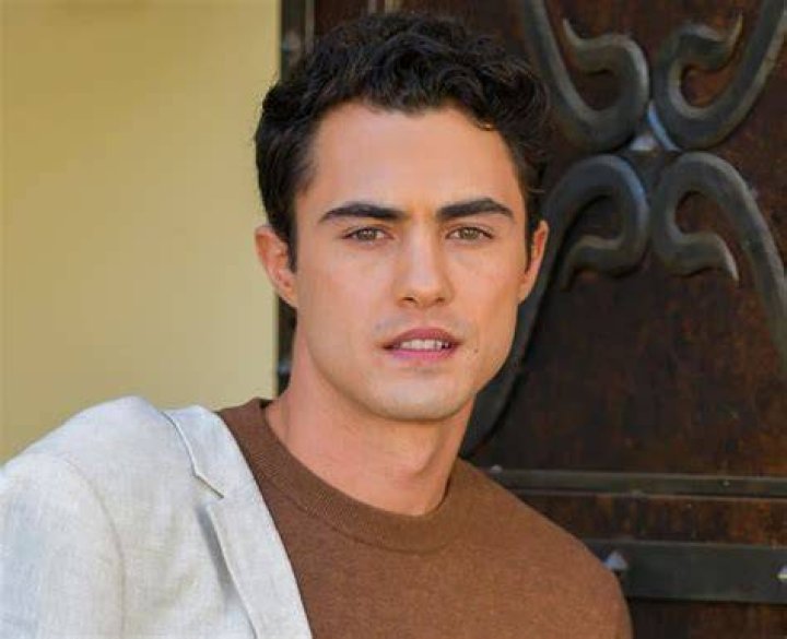 Darren Barnet wiki