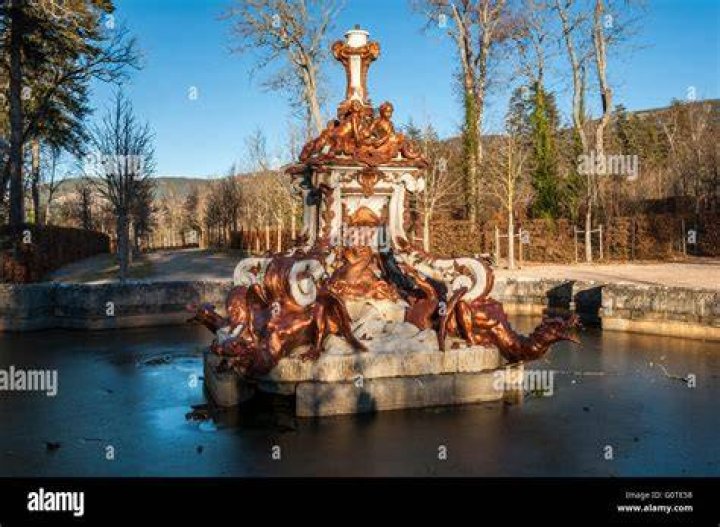 Fall Granja Dragons Fountain