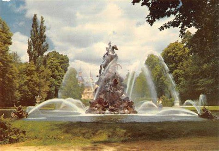 Fall Granja Fame Fountain