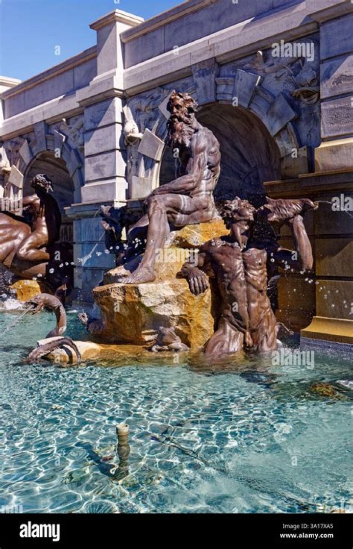 Fall Granja Neptune Fountain