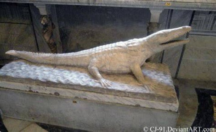 Fall Granja Statue Cocodrile