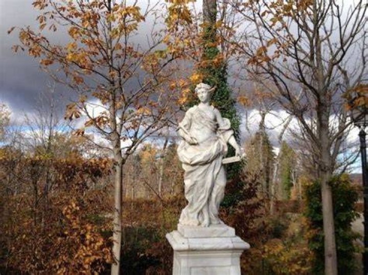 Fall Granja Statue Greek