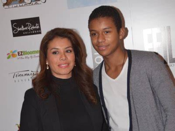 Jaafar with his mom Alejandra Genevieve Oaziaza and siblings