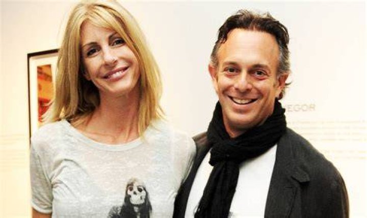 Lisa Hogan is a Sculpturist