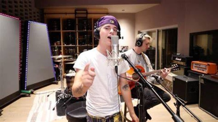 Magnus is a singer