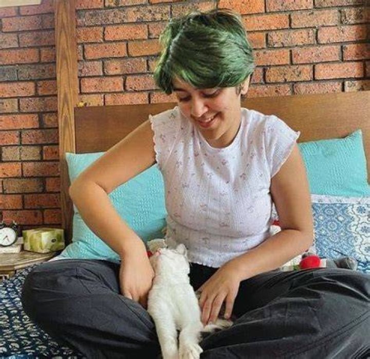 Muskan Jattana with her pet cat at the dinning table