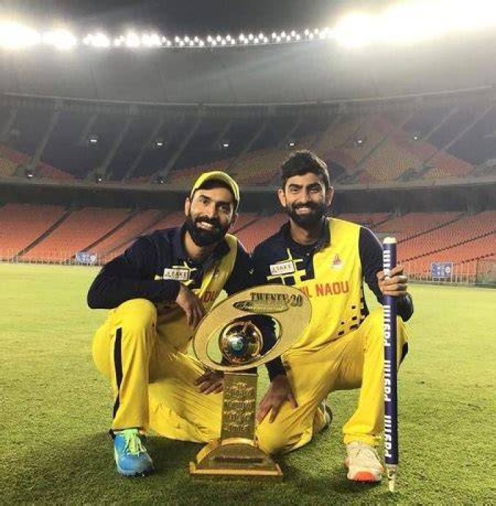 Narayan Jagadeesan with his Syed Mushtaq ali Trophy