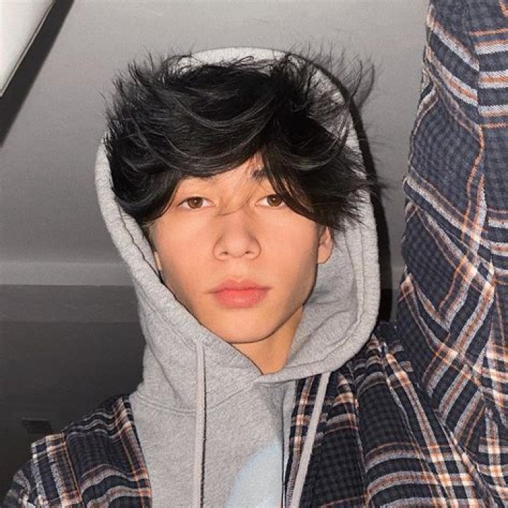 Oliver Moy likes to play Guitar