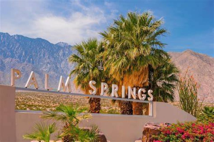 PALM SPRINGS, CA - JAN 3: Kim Dickens arrives at the 2015 Palm S