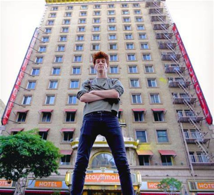 Peet Montzingo posing