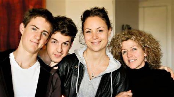 Phoebe Handsjuk And Brothers