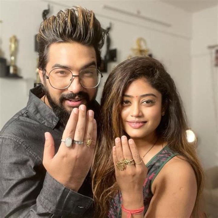 Sachet Tandon and his wife Parampara Tandon's Mumbai Tour