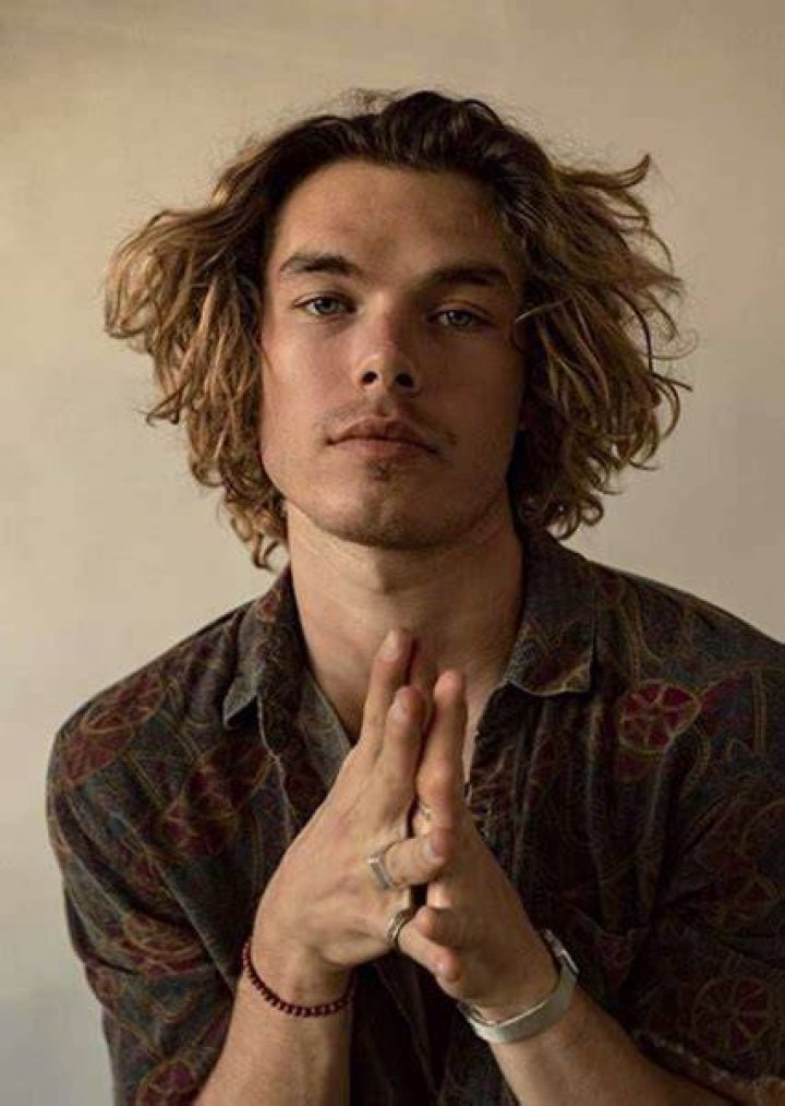 Sam Corlett Age, Birthday & Zodiac Sign