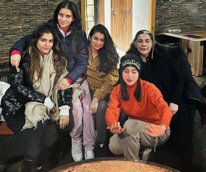 Sara with her friends