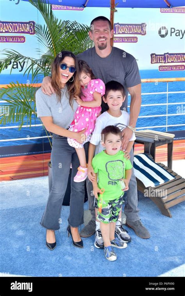 Sarah Shahi and her family was featured on the cover of People magazine