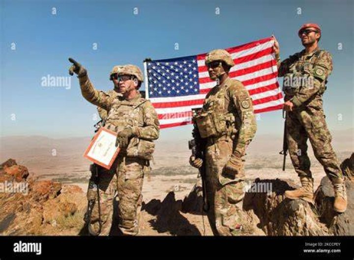 Soldiers hold the flag at Iwo Jima