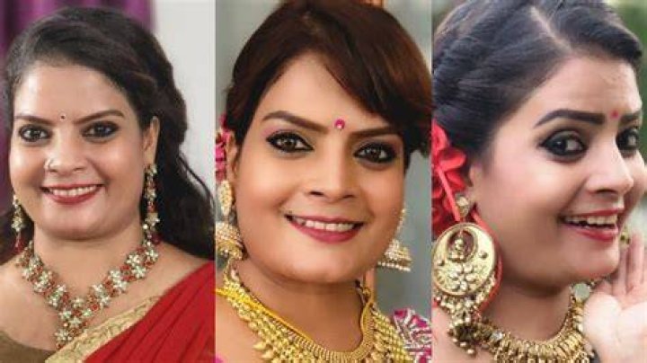 Subi Suresh with her co-actors