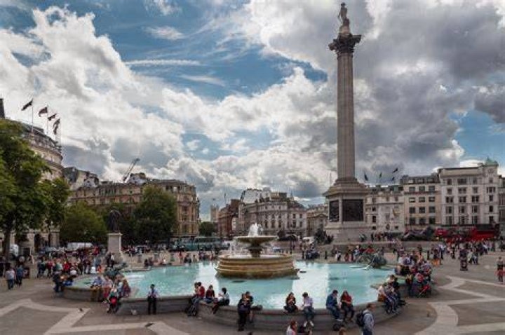 Trafalgar Square Paris Lights