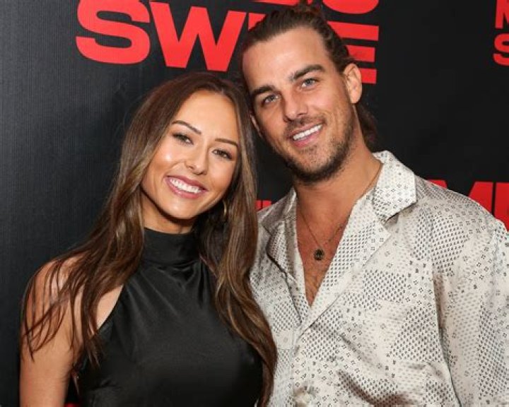 Who Is Noah Erb Tayshia Adams Bachelorette Contestant